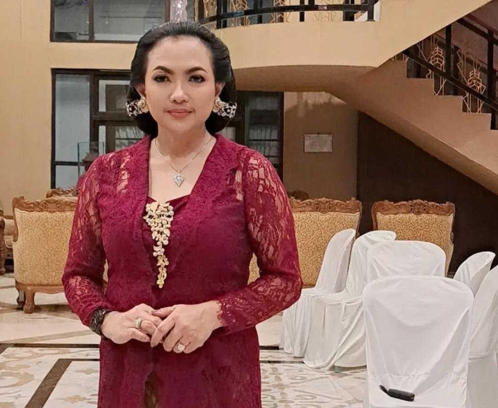 dian jennie tjahjawati, s.sos, ketua puanhayati.