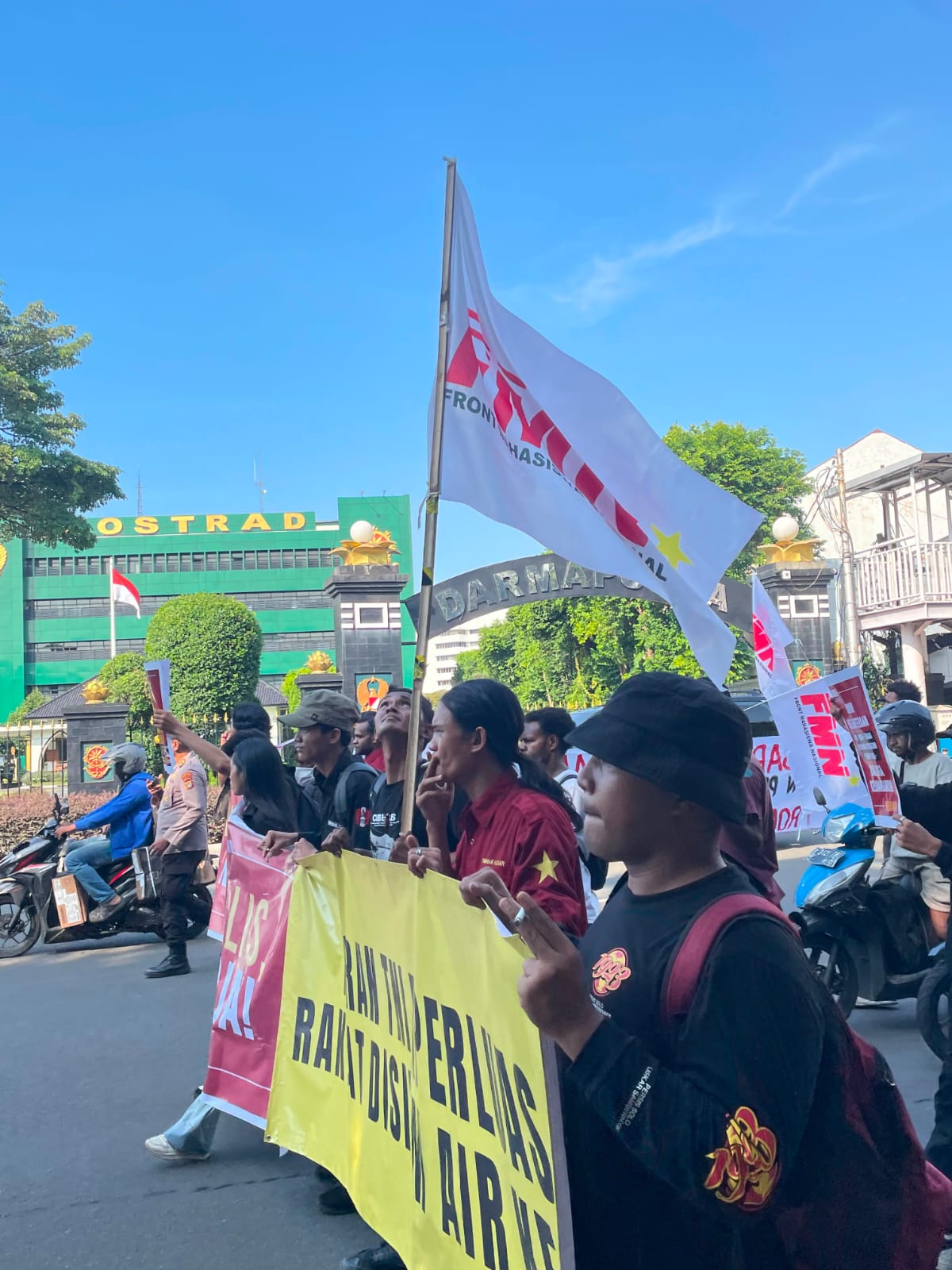 aksi perisai geruduk markas tni